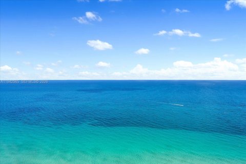 Condominio en venta en Sunny Isles Beach, Florida, 3 dormitorios, 245.54 m2 № 2000457 - foto 4