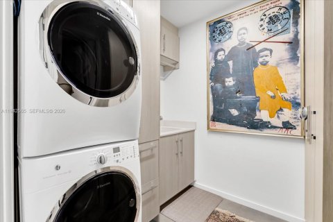 Condominio en venta en Sunny Isles Beach, Florida, 3 dormitorios, 245.54 m2 № 2000457 - foto 30