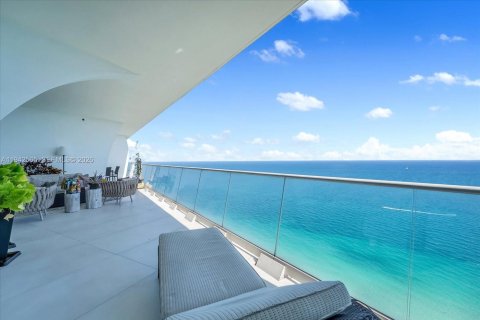 Condominio en venta en Sunny Isles Beach, Florida, 3 dormitorios, 245.54 m2 № 2000457 - foto 2