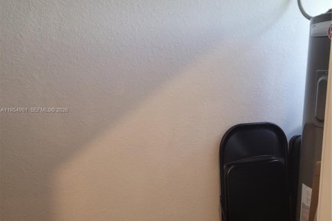 Touwnhouse à louer à Homestead, Floride: 4 chambres, 127.65 m2 № 2010151 - photo 9