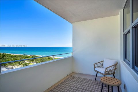 Condo in Surfside, Florida, 1 bedroom  № 2001045
