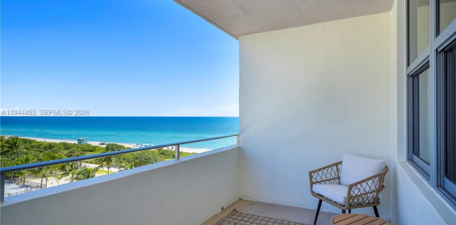 Condo in Surfside, Florida, 1 bedroom  № 2001045