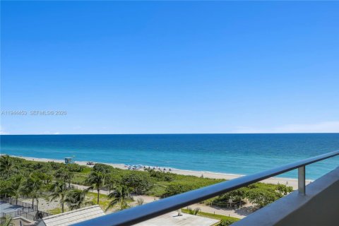 Condo in Surfside, Florida, 1 bedroom  № 2001045 - photo 14