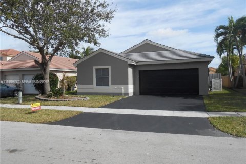Villa ou maison à Pembroke Pines, Floride 3 chambres, 163.88 m2 № 2030508