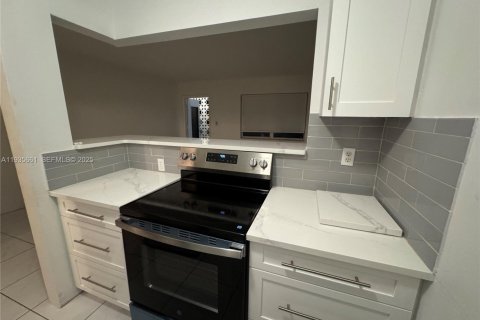 Condominio en alquiler en Fort Lauderdale, Florida, 1 dormitorio, 55.74 m2 № 1993880 - foto 1