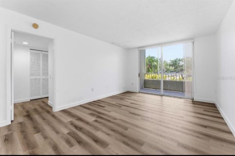 Copropriété à louer à Clearwater, Floride: 1 chambre, 68.75 m2 № 2411693 - photo 6