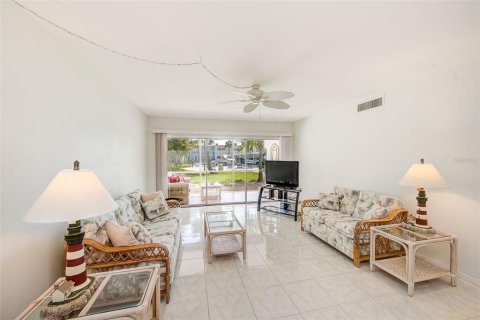 Copropriété à louer à Saint Pete Beach, Floride: 1 chambre, 74.79 m2 № 2413966 - photo 12