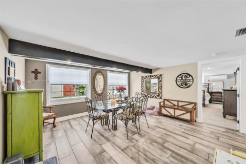 House in Margate, Florida 3 bedrooms, 140.19 sq.m. № 1954265 - photo 28