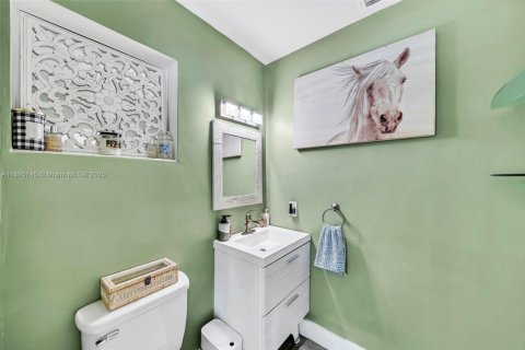 House in Margate, Florida 3 bedrooms, 140.19 sq.m. № 1954265 - photo 15