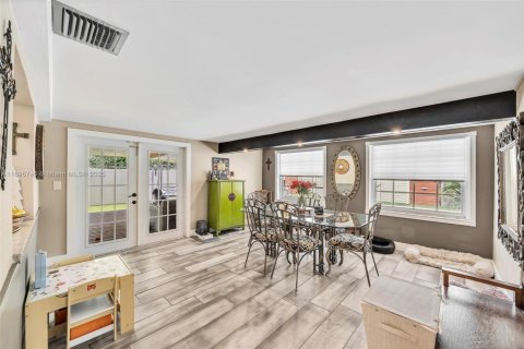 House in Margate, Florida 3 bedrooms, 140.19 sq.m. № 1954265 - photo 27