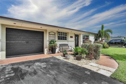 House in Margate, Florida 3 bedrooms, 140.19 sq.m. № 1954265 - photo 3