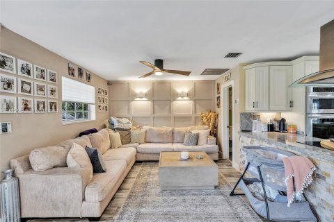 House in Margate, Florida 3 bedrooms, 140.19 sq.m. № 1954265 - photo 9