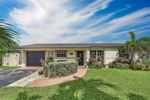 House in Margate, Florida 3 bedrooms, 140.19 sq.m. № 1954265 - photo 2