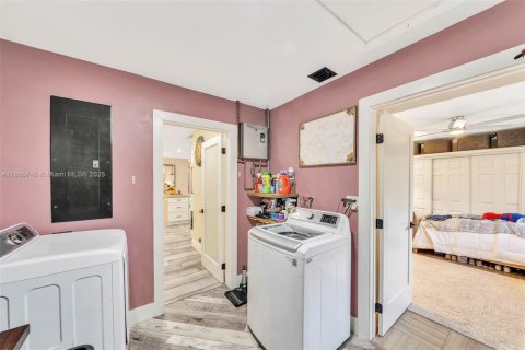 House in Margate, Florida 3 bedrooms, 140.19 sq.m. № 1954265 - photo 22