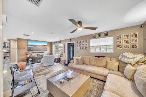 House in Margate, Florida 3 bedrooms, 140.19 sq.m. № 1954265 - photo 7