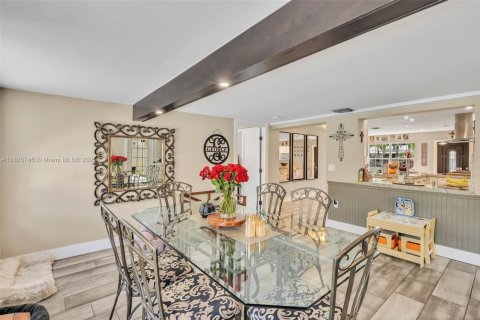 House in Margate, Florida 3 bedrooms, 140.19 sq.m. № 1954265 - photo 29