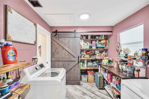 House in Margate, Florida 3 bedrooms, 140.19 sq.m. № 1954265 - photo 21