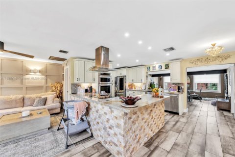 House in Margate, Florida 3 bedrooms, 140.19 sq.m. № 1954265 - photo 4