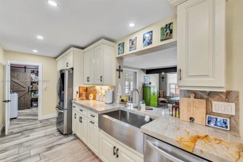 House in Margate, Florida 3 bedrooms, 140.19 sq.m. № 1954265 - photo 6