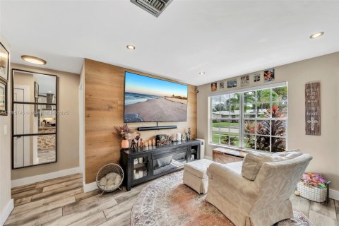 House in Margate, Florida 3 bedrooms, 140.19 sq.m. № 1954265 - photo 12