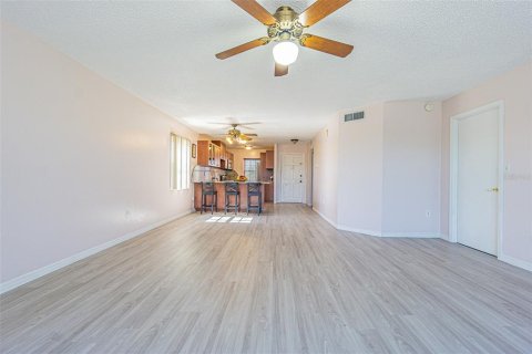 Condo in Saint Petersburg, Florida, 2 bedrooms  № 1570549 - photo 15