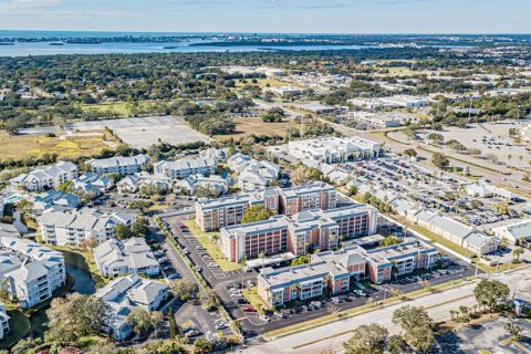 Condo in Saint Petersburg, Florida, 2 bedrooms  № 1570549 - photo 9
