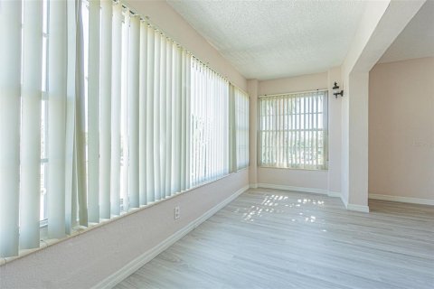 Condo in Saint Petersburg, Florida, 2 bedrooms  № 1570549 - photo 18