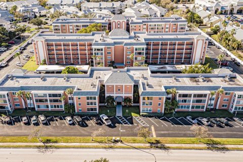 Condo in Saint Petersburg, Florida, 2 bedrooms  № 1570549 - photo 1