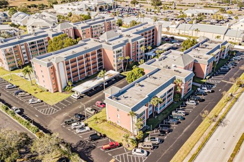 Condo in Saint Petersburg, Florida, 2 bedrooms  № 1570549 - photo 2