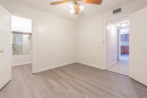 Condo in Saint Petersburg, Florida, 2 bedrooms  № 1570549 - photo 21