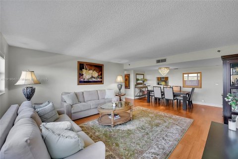 Condominio en alquiler en Fort Lauderdale, Florida, 2 dormitorios, 122.63 m2 № 2054459 - foto 5