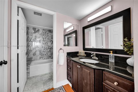 Condominio en alquiler en Fort Lauderdale, Florida, 2 dormitorios, 122.63 m2 № 2054459 - foto 16