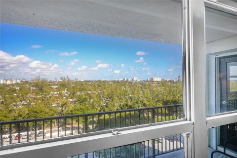 Condominio en alquiler en Fort Lauderdale, Florida, 2 dormitorios, 122.63 m2 № 2054459 - foto 12