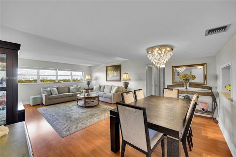 Condominio en alquiler en Fort Lauderdale, Florida, 2 dormitorios, 122.63 m2 № 2054459 - foto 4