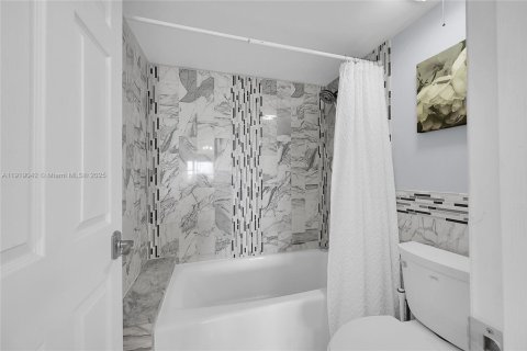 Condominio en alquiler en Fort Lauderdale, Florida, 2 dormitorios, 122.63 m2 № 2054459 - foto 25