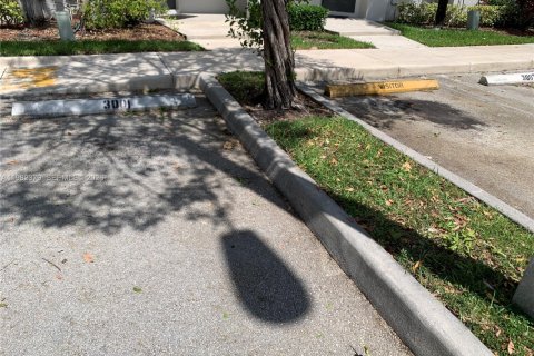 Townhouse in Homestead, Florida 2 bedrooms, 108.32 sq.m. № 2046738 - photo 8