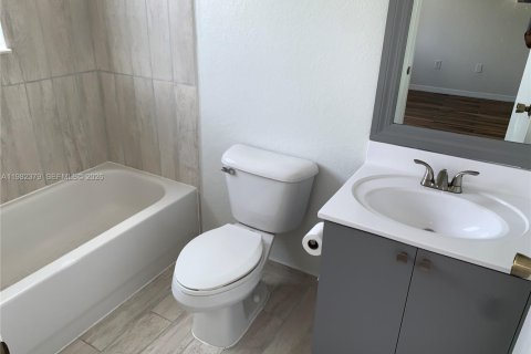 Townhouse in Homestead, Florida 2 bedrooms, 108.32 sq.m. № 2046738 - photo 26