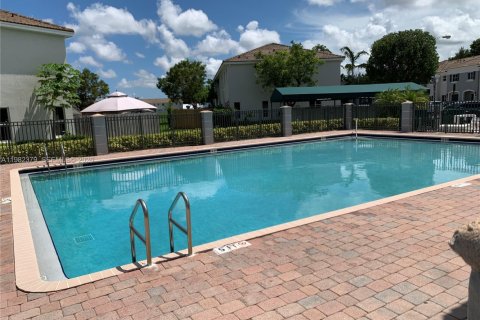 Townhouse in Homestead, Florida 2 bedrooms, 108.32 sq.m. № 2046738 - photo 3