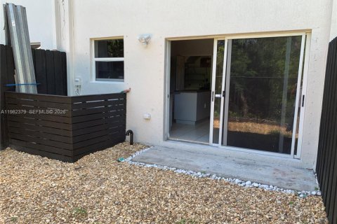 Townhouse in Homestead, Florida 2 bedrooms, 108.32 sq.m. № 2046738 - photo 11