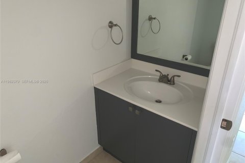 Townhouse in Homestead, Florida 2 bedrooms, 108.32 sq.m. № 2046738 - photo 19
