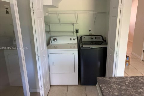 Townhouse in Homestead, Florida 2 bedrooms, 108.32 sq.m. № 2046738 - photo 14