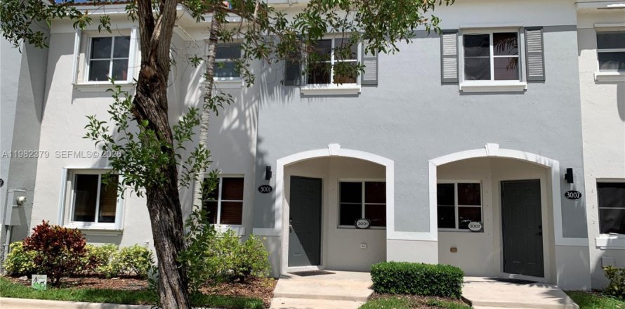 Townhouse in Homestead, Florida 2 bedrooms, 108.32 sq.m. № 2046738