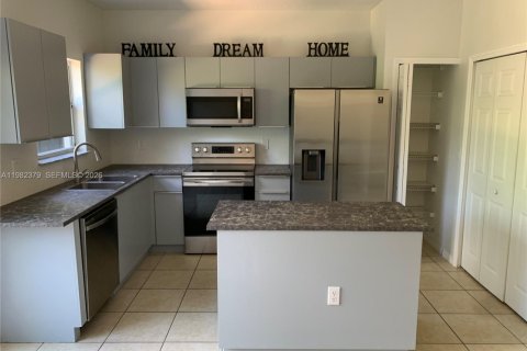 Townhouse in Homestead, Florida 2 bedrooms, 108.32 sq.m. № 2046738 - photo 15