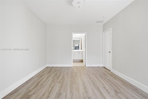 Townhouse in Doral, Florida 3 bedrooms, 179.21 sq.m. № 2172591 - photo 16
