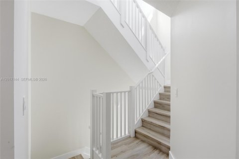 Townhouse in Doral, Florida 3 bedrooms, 179.21 sq.m. № 2172591 - photo 13