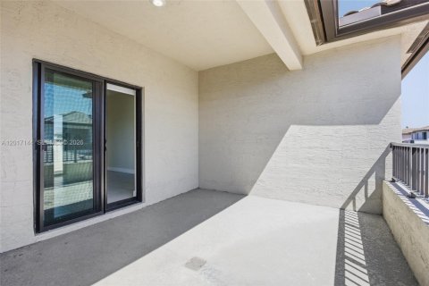 Townhouse in Doral, Florida 3 bedrooms, 179.21 sq.m. № 2172591 - photo 22