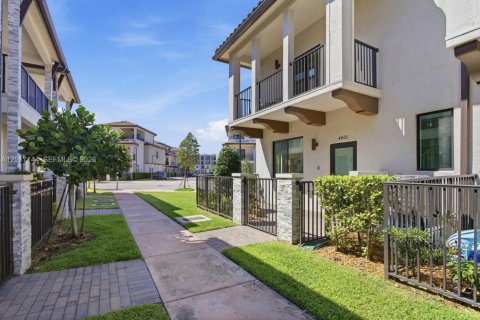 Townhouse in Doral, Florida 3 bedrooms, 179.21 sq.m. № 2172591