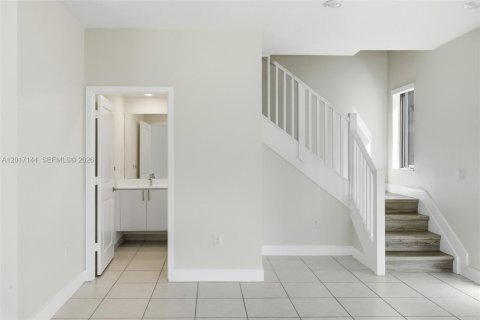 Townhouse in Doral, Florida 3 bedrooms, 179.21 sq.m. № 2172591 - photo 11