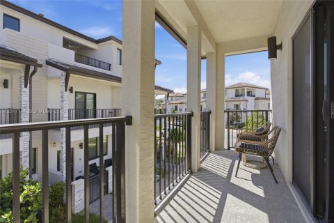 Townhouse in Doral, Florida 3 bedrooms, 179.21 sq.m. № 2172591 - photo 18