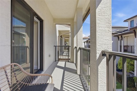 Townhouse in Doral, Florida 3 bedrooms, 179.21 sq.m. № 2172591 - photo 19